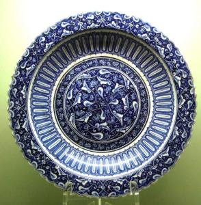 TR-Iznik_glazed_pottery_1490-800px