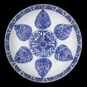 Plat à décor de palmettes