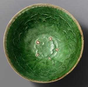 Bol à décor de rinceaux de feuilles